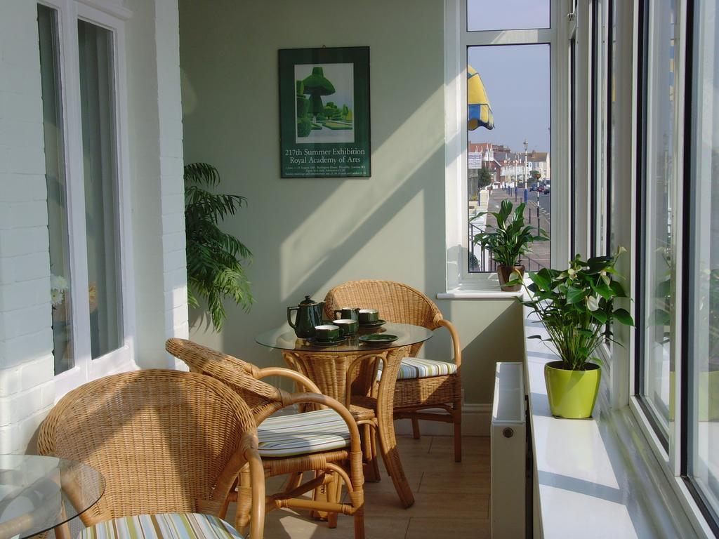 Breakers Bed And Breakfast Eastbourne Ngoại thất bức ảnh