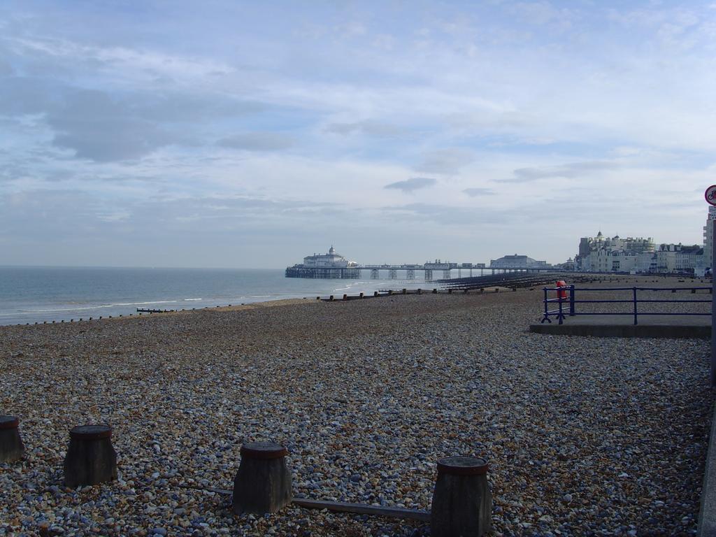 Breakers Bed And Breakfast Eastbourne Ngoại thất bức ảnh